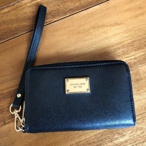 Michael Kors Wrist Zip Wallet